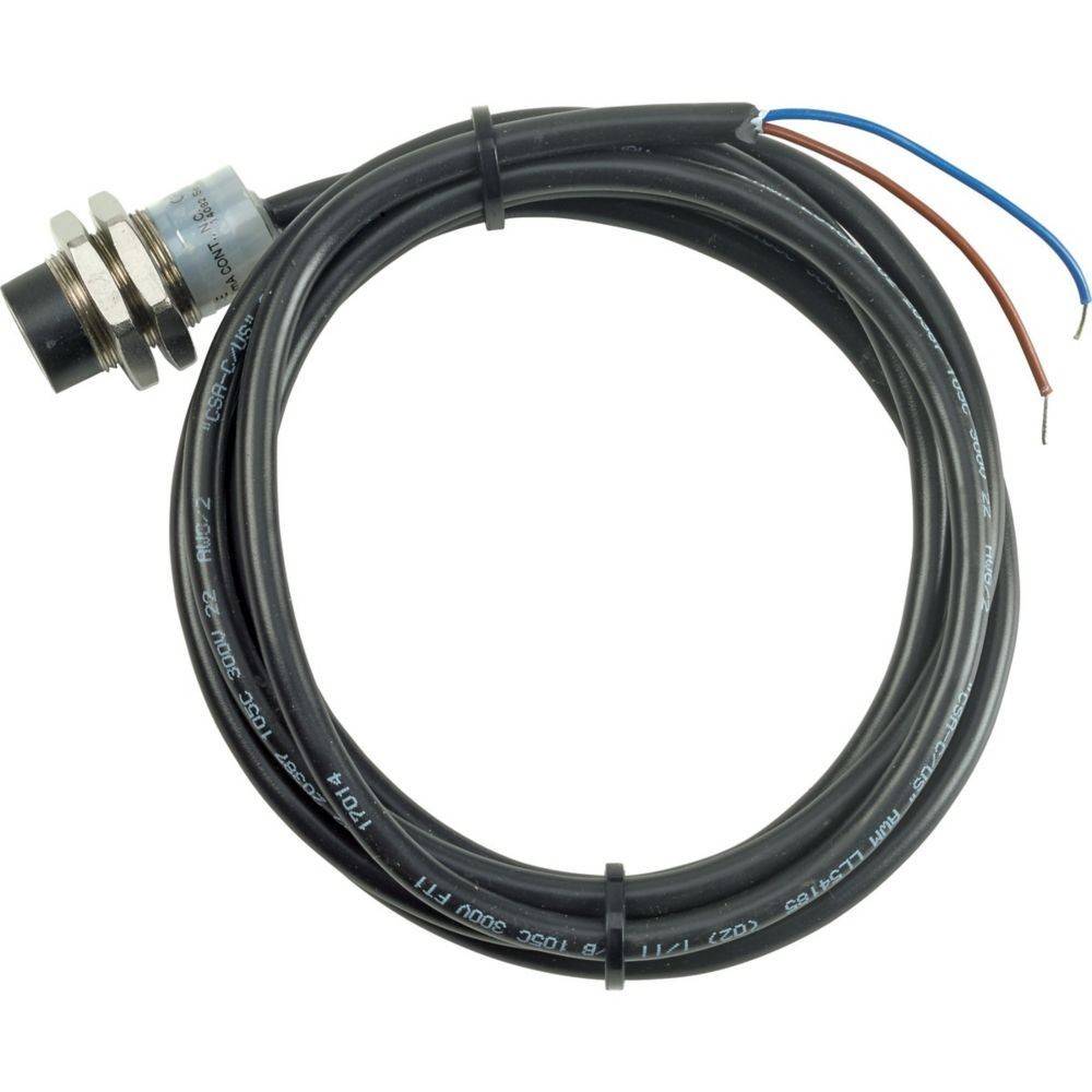 Ein zylindrischer Näherungssensor mit Gewindegehäuse ist an ein schwarzes Kabel angeschlossen, das in drei freiliegende Drähte mündet: braun, blau und schwarz.