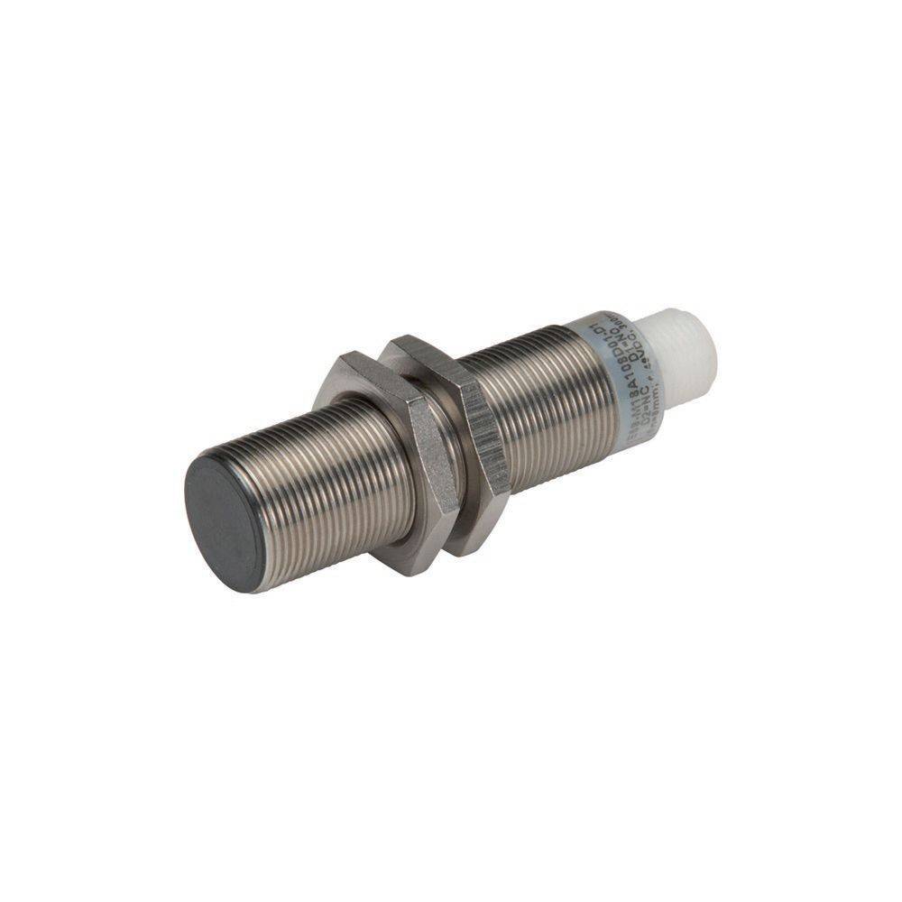 Ein zylindrischer metallischer Sensor mit einem Gewindekörper und einer weißen Spitze, der zur Objekterkennung oder Entfernungsmessung in industriellen Umgebungen verwendet wird.
