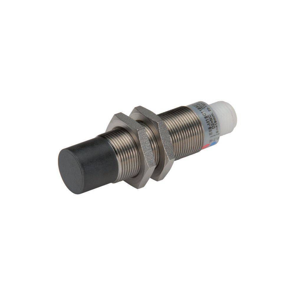 Ein zylindrischer induktiver Sensor mit metallischem Gehäuse und schwarzer Detektionsfläche, der zur berührungslosen Erkennung von Metallgegenständen verwendet wird.