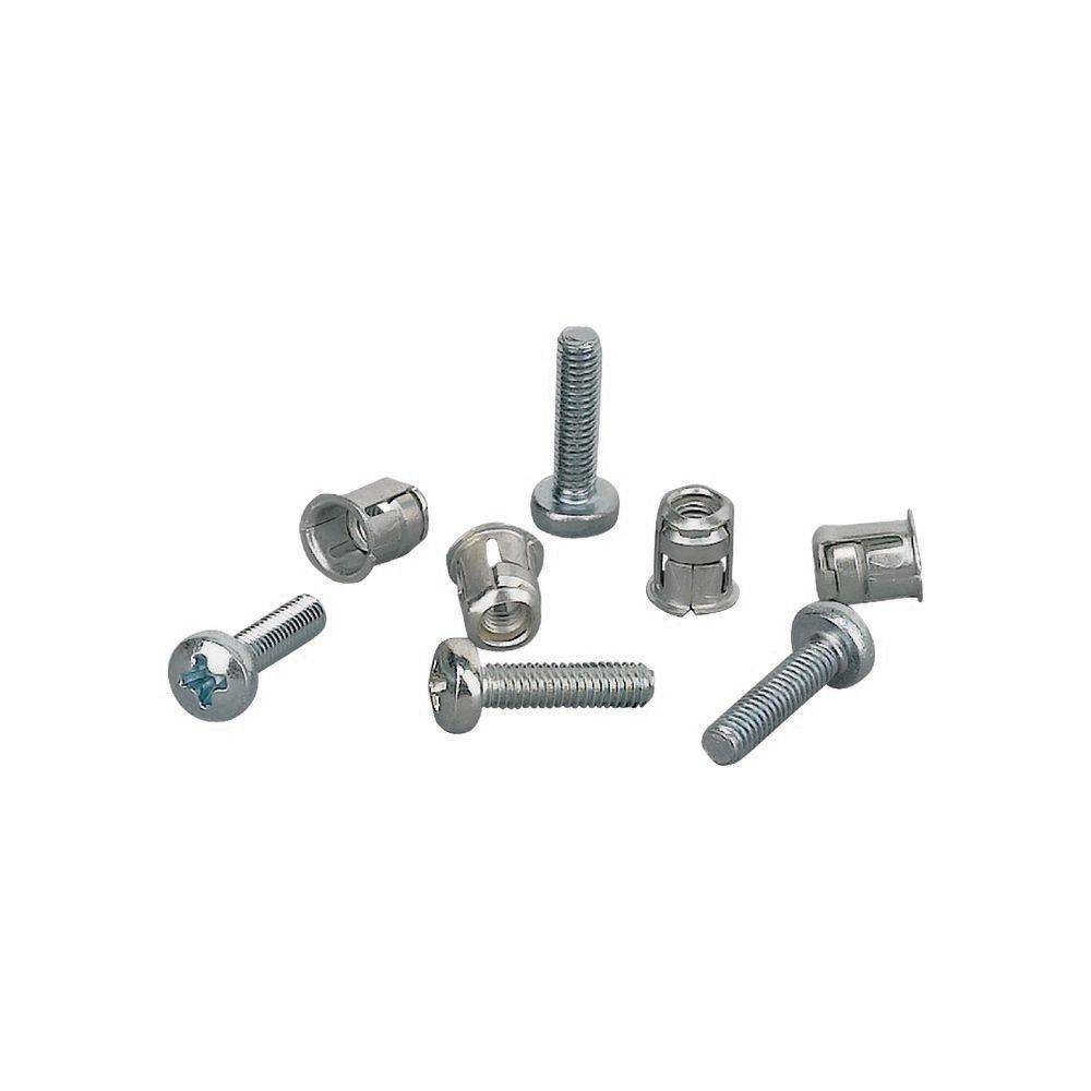 Verschiedene Metallschrauben und Muttern in unterschiedlichen Größen und Typen werden auf einem weißen Hintergrund präsentiert.