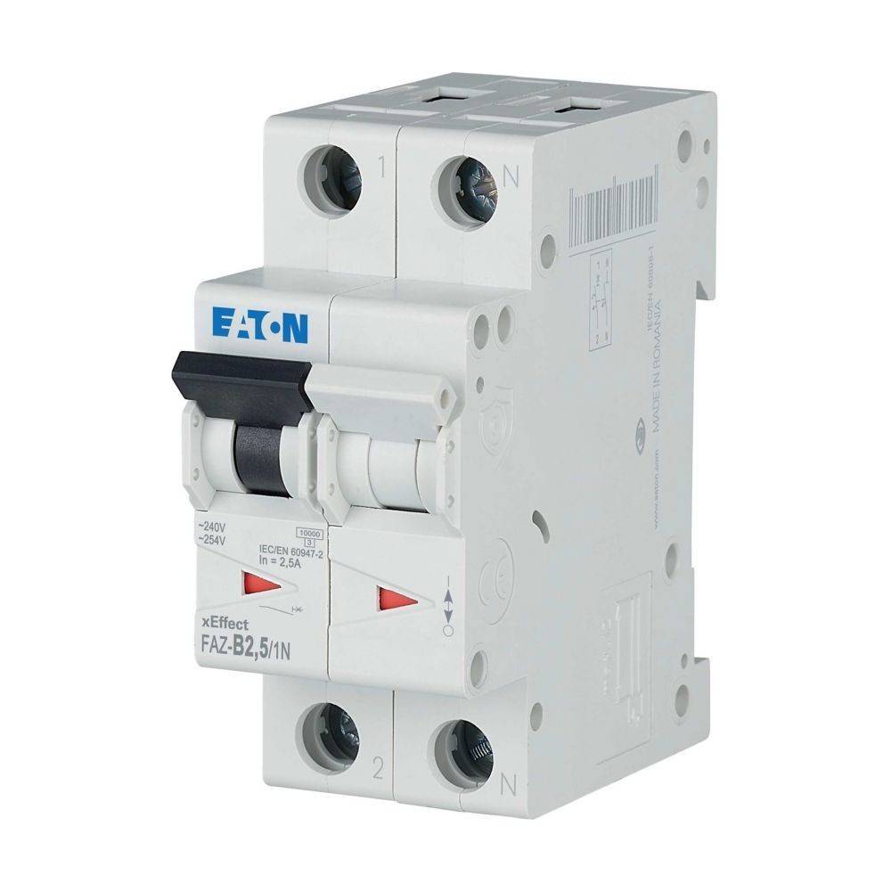 Ein weißer Eaton-Leitungsschutzschalter mit zwei Schaltern, die mit ‚EIN' und ‚AUS' beschriftet sind, für die Installation in einer elektrischen Verteilung vorgesehen, mit der Modellnummer FAZ-B2,5/1N.