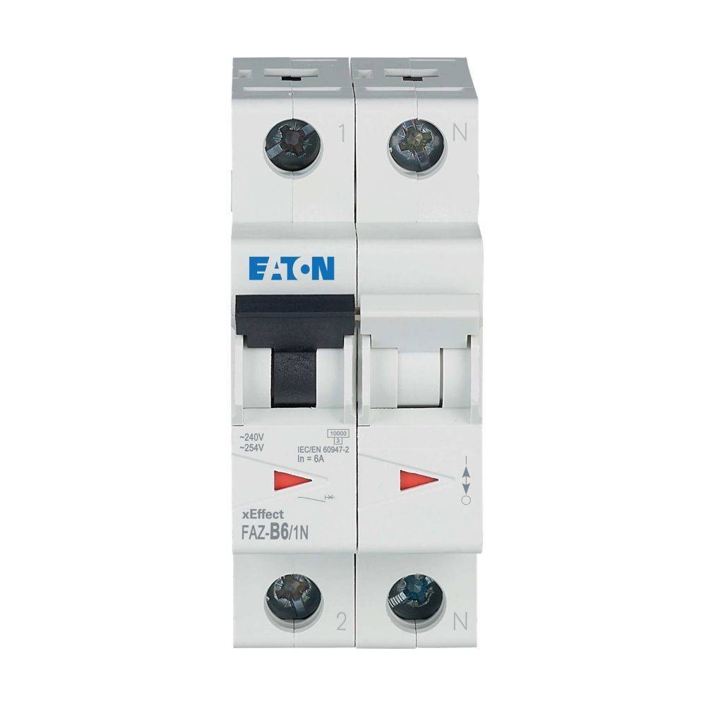 Ein Zweipol-Leistungsschalter mit beschrifteten Anschlüssen und einem Schalter, hergestellt von Eaton, Modell FAZ-B61/N, ausgelegt für 240/415V.
