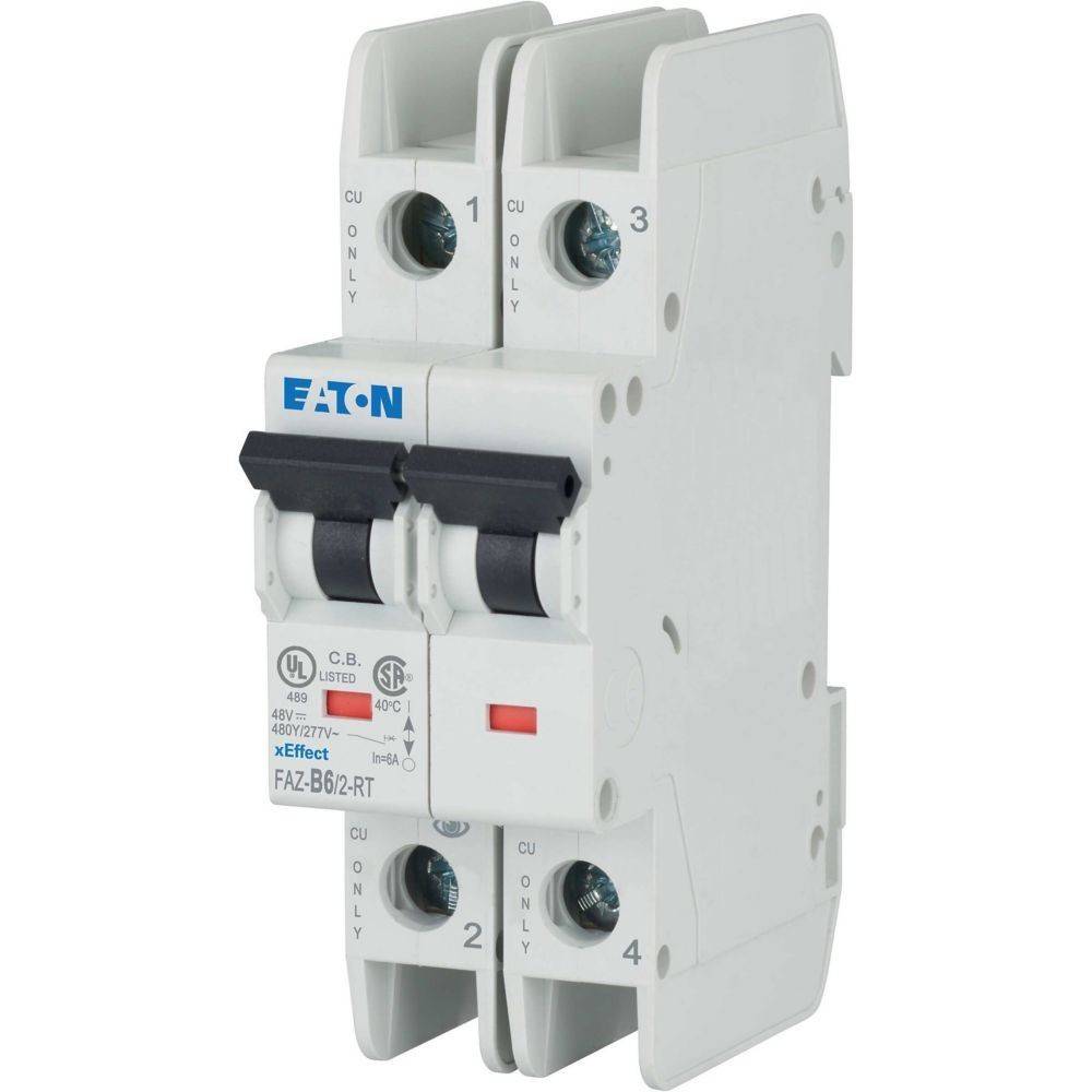 „Ein Eaton-Leistungsschalter, Modell FAZ-B6/2-R, mit zwei Schaltern und Sicherheitsetiketten auf einem weißen Gehäuse.