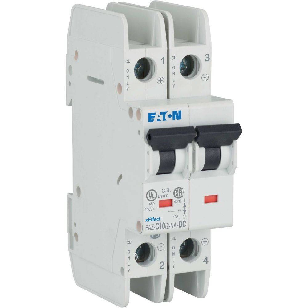 Ein weißer Eaton-Leistungsschalter, Modell FAZ-C10/2-NA-DC, mit zwei Schaltern, die mit ‚1' und ‚3' beschriftet sind, mit sichtbaren elektrischen Spezifikationen.