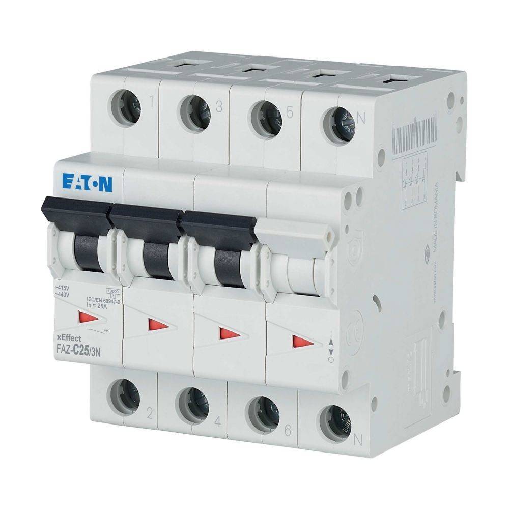 Ein vierpoliger Leistungsschalter mit der Bezeichnung 'Eaton FAZ-C25/3N', ausgestattet mit Schaltern, der für elektrische Sicherheit und Leitungsschutz verwendet wird.
