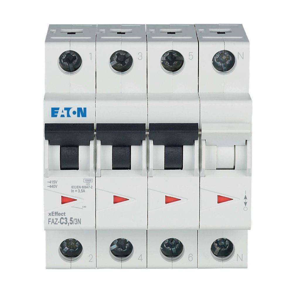 Eaton xEffect FAZ-C3, 3-poliger Leitungsschutzschalter mit roten Pfeilindikatoren. Eigenschaften 415V, 440V Nennspannung, 3,5 kA Schaltvermögen, Ausschaltstellung.