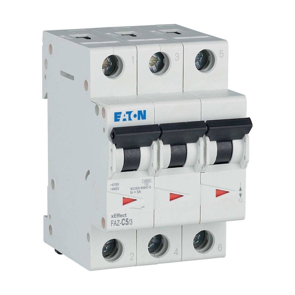 Dreipoliger Leistungsschalter mit der Bezeichnung 'Eaton xEffect FAZ-C3', der Schalter und elektrische Nennwerte zeigt, verwendet zum Schutz in elektrischen Stromkreisen.