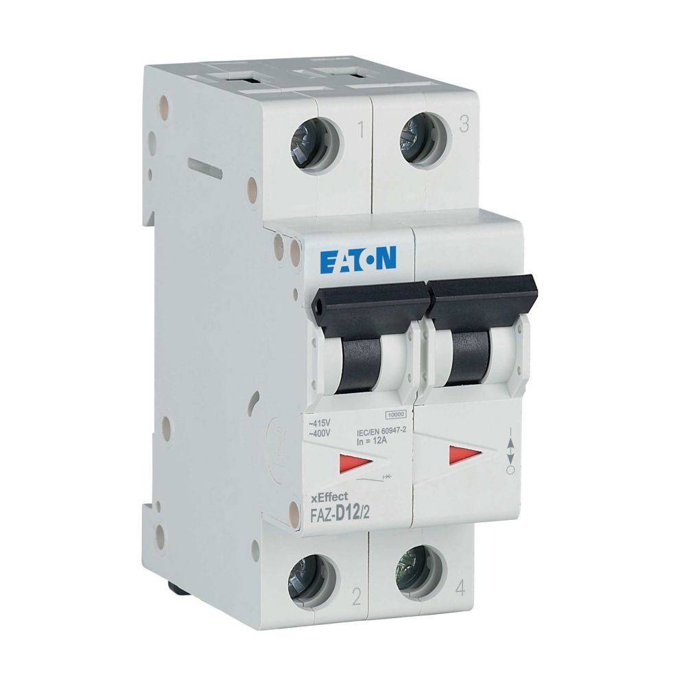 Leitungsschutzschalter mit zwei Schaltern, bezeichnet als 'Eaton FAZ-D12/2', mit Modell- und Spannungsspezifikationen, der in Elektroverteilerkästen verwendet wird.