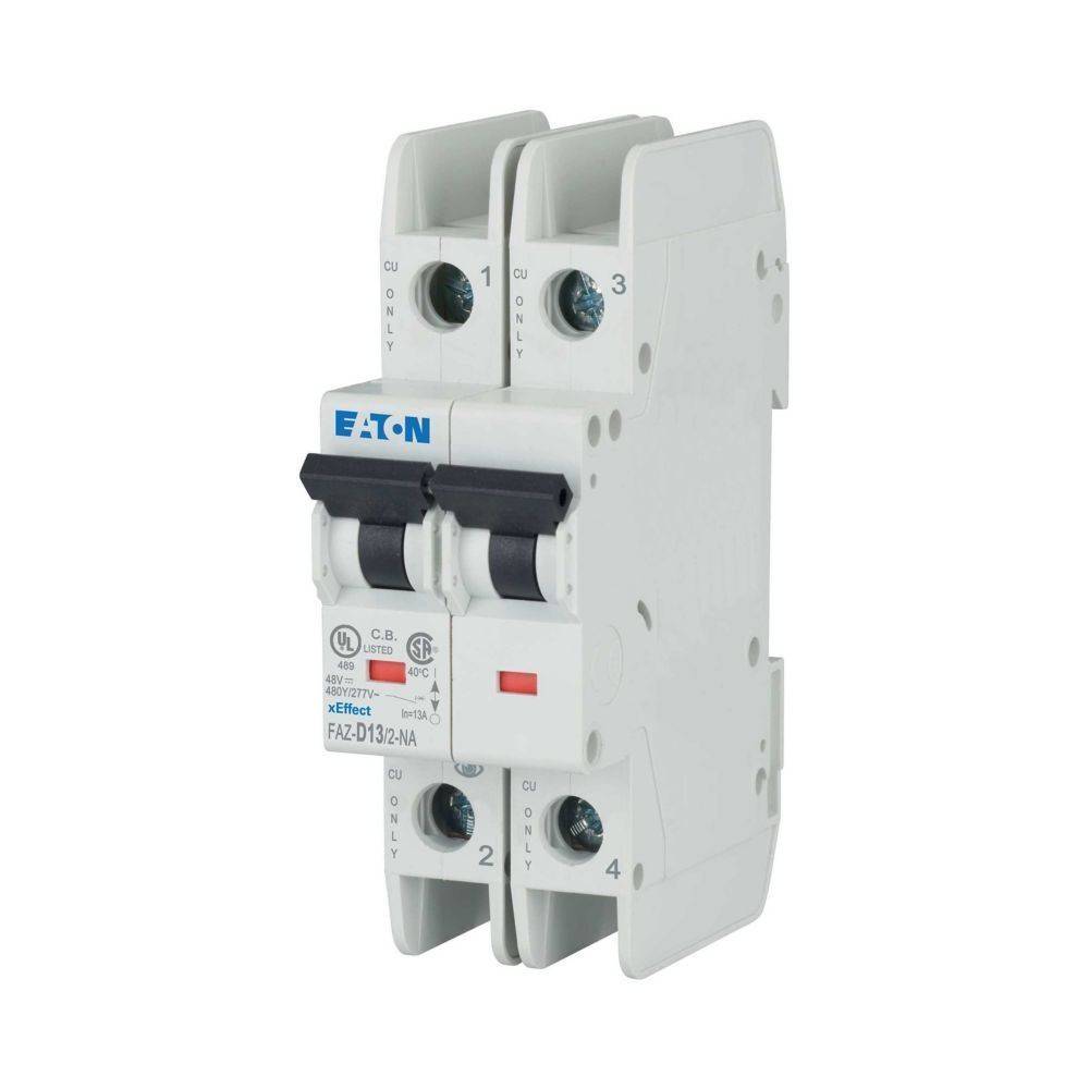 Ein weißer Eaton-Zweipol-Leistungsschalter mit blauem Markenlogo und roten Schaltermarkierungen, der zum Schutz elektrischer Stromkreise vor Überlastung verwendet wird.