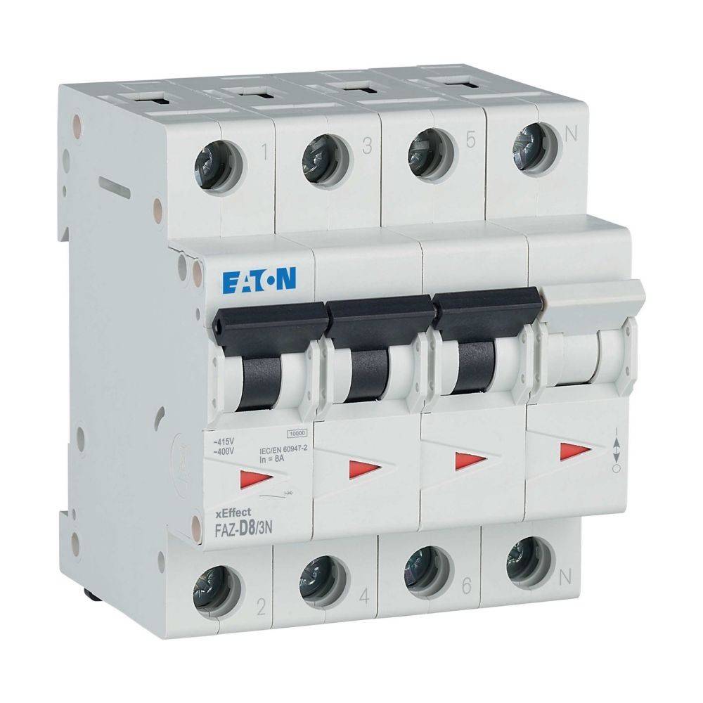 Ein 3-poliger Leistungsschalter von Eaton, Modell FAZ-D3/3N, mit gekennzeichneten Schaltern für elektrischen Schutz in Verteilungssystemen.