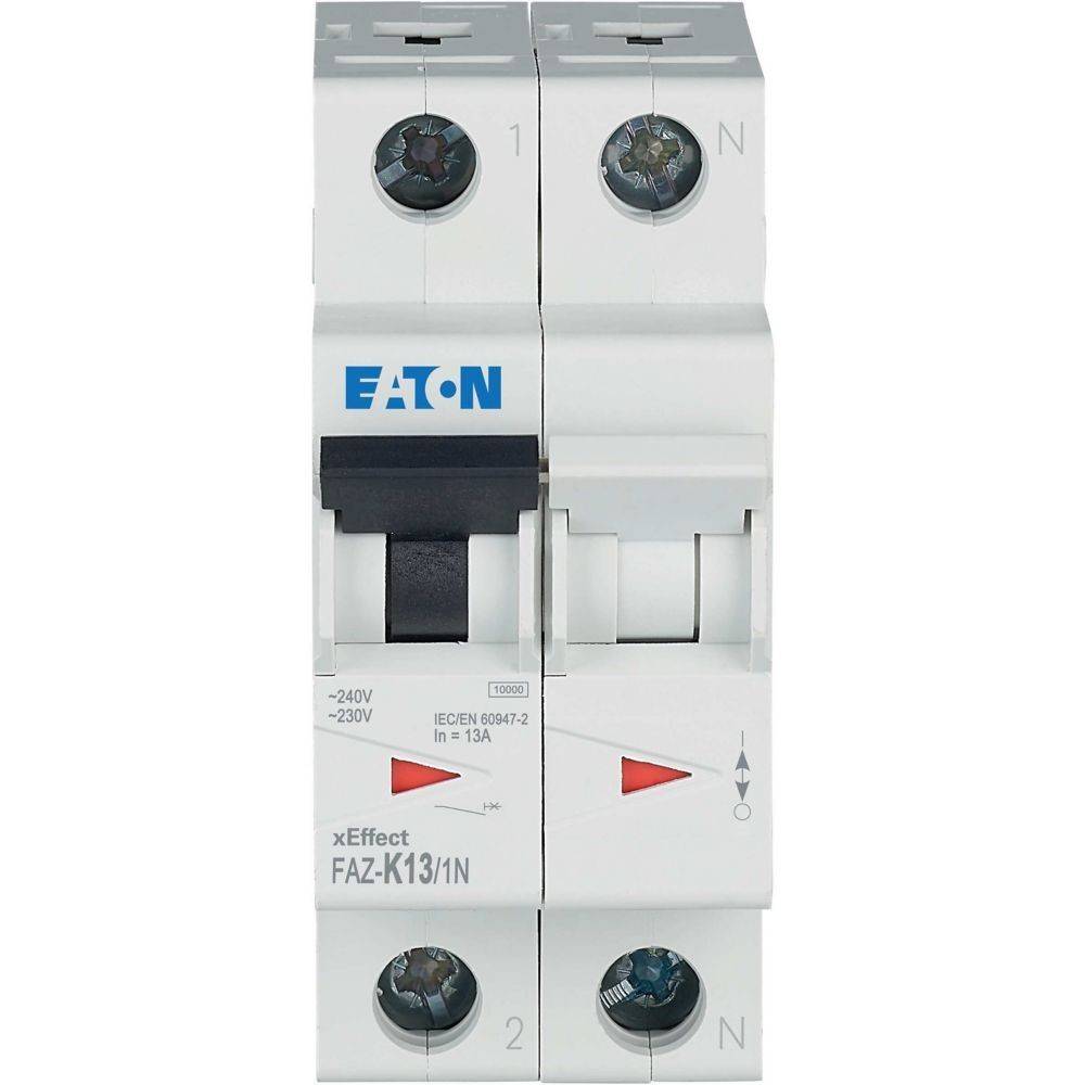 Zweipol-Leistungsschalter mit 'Eaton'-Markenlogo, gekennzeichnet als FAZ-K13/1N. Verfügt über einen EIN/AUS-Schalter, entwickelt für elektrische Sicherheit durch Unterbrechung des Stromflusses.