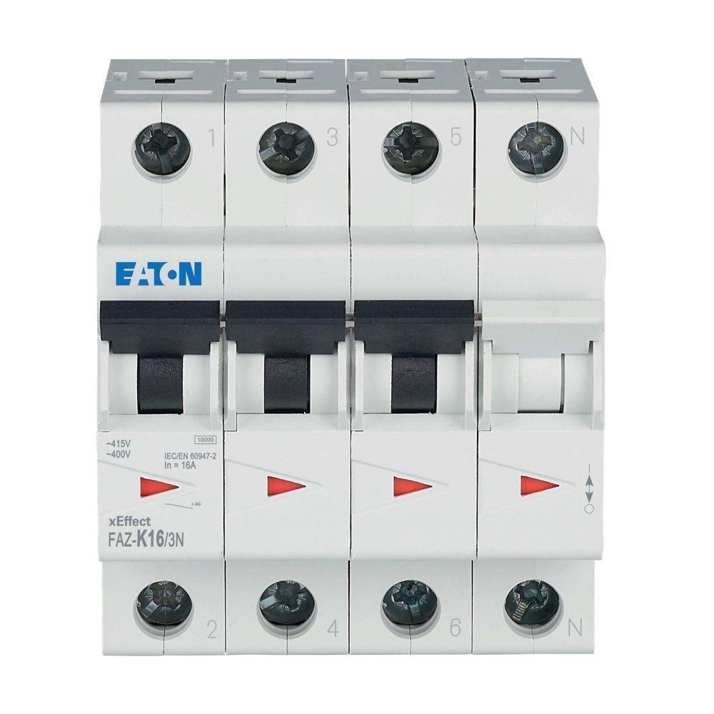 Ein vierpoliger Leistungsschalter mit Schaltern, die von 1 bis N beschriftet sind, der zur elektrischen Sicherheit verwendet wird, indem er den Stromfluss bei Störungen unterbricht.