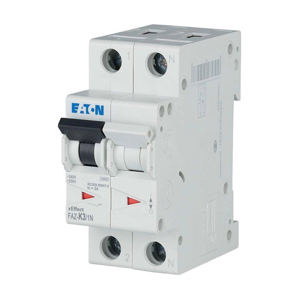 Ein weißer Eaton FAZ-K31/1N Leistungsschalter mit zwei schwarzen Schaltern und beschrifteten Anzeigen. Geeignet für elektrisches Sicherheitsmanagement.