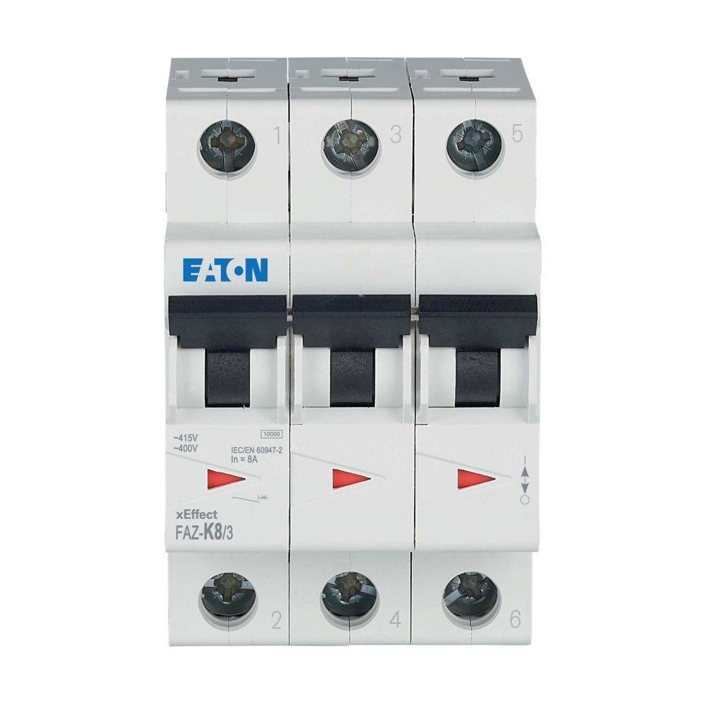 EATON xEffect FAZ-K8/3' Leitungsschutzschalter mit drei Schaltern und Spannungsmarkierungen.