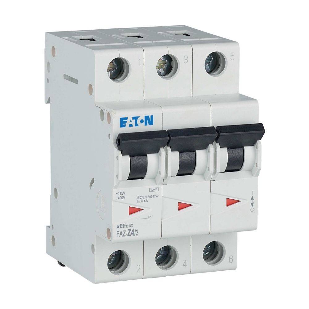 Dreipol-Leistungsschalter mit EATON-Branding und beschrifteten Schaltern, mit Spannungskapazität von 400V und Nennstrom von 63A.