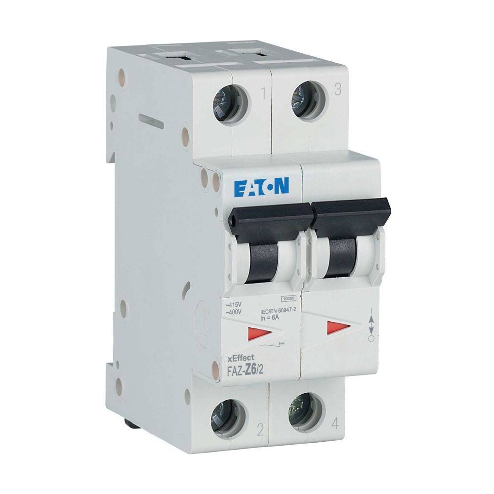 Ein Leistungsschalter mit Doppelschaltern, beschriftet mit 'FAZ-Z6/2', hergestellt von Eaton. Verwendet für elektrische Sicherheit, steuert den Stromfluss und ist mit 400V bewertet.