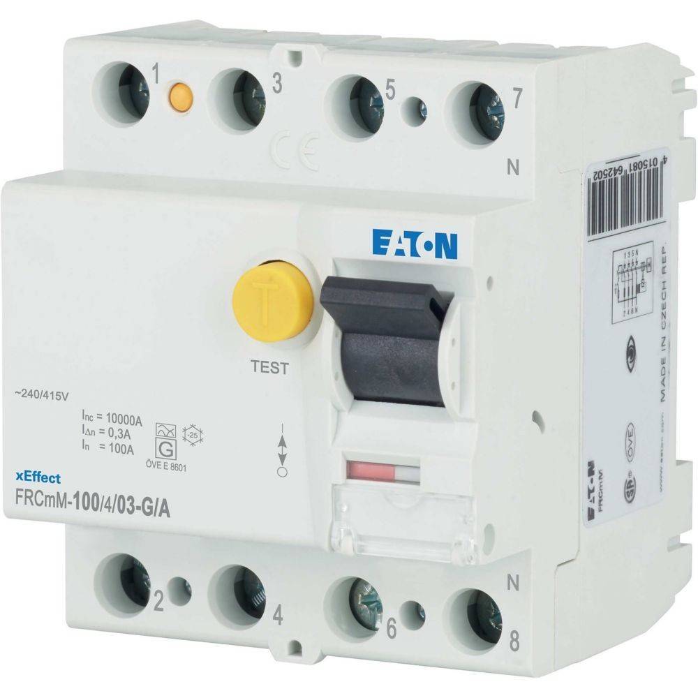 Ein weißer Eaton Fehlerstromschutzschalter mit einem gelben 'TEST' Knopf, beschriftet mit 'FRCmM-100/4/03-G/A', der für elektrische Sicherheit verwendet wird.
