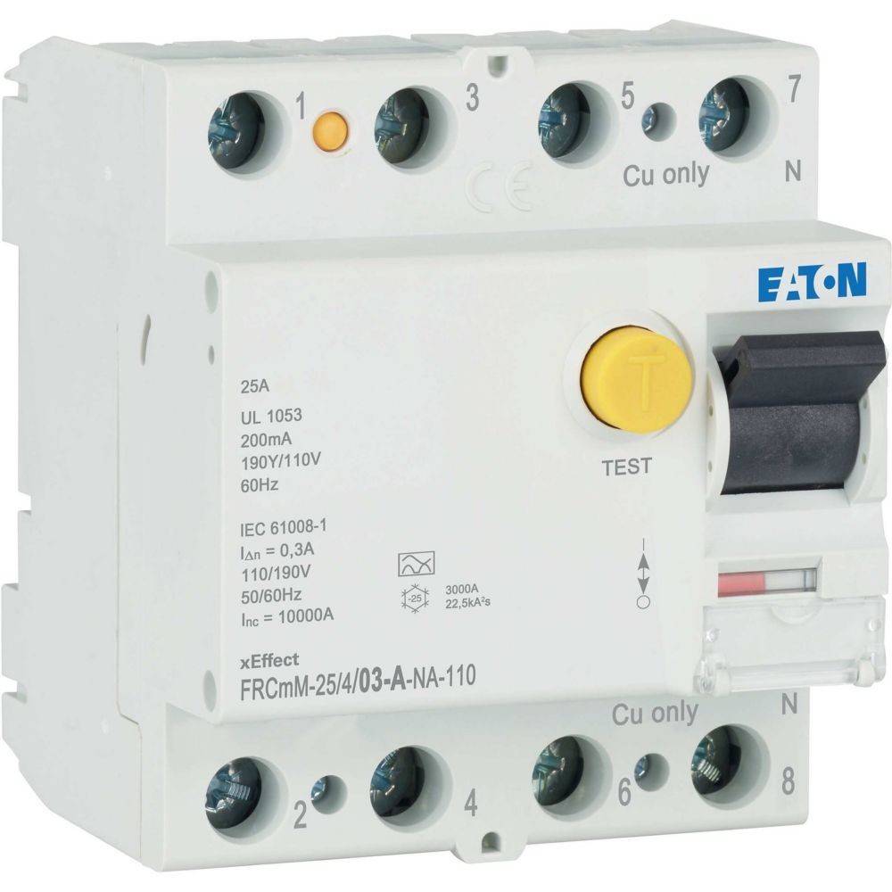 Fehlerstrom-Schutzschalter mit Testknopf, Marke Eaton, bemessen mit 25A, gekennzeichnet als 'FRCmM-25/4/03-A-NA-110', mit Anschlussports.
