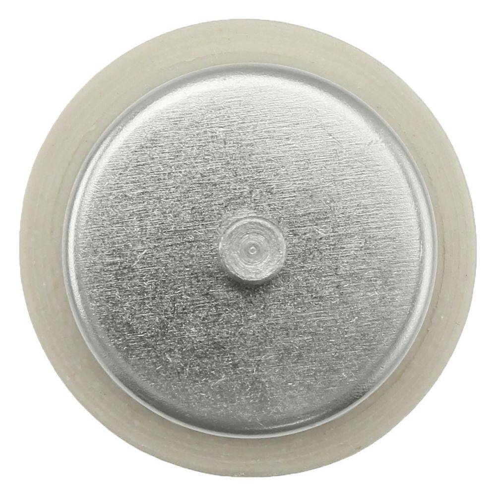 Eine kleine, runde, silberne Knopfzellenbatterie mit metallischer Oberfläche, umgeben von einem weißen Rand.