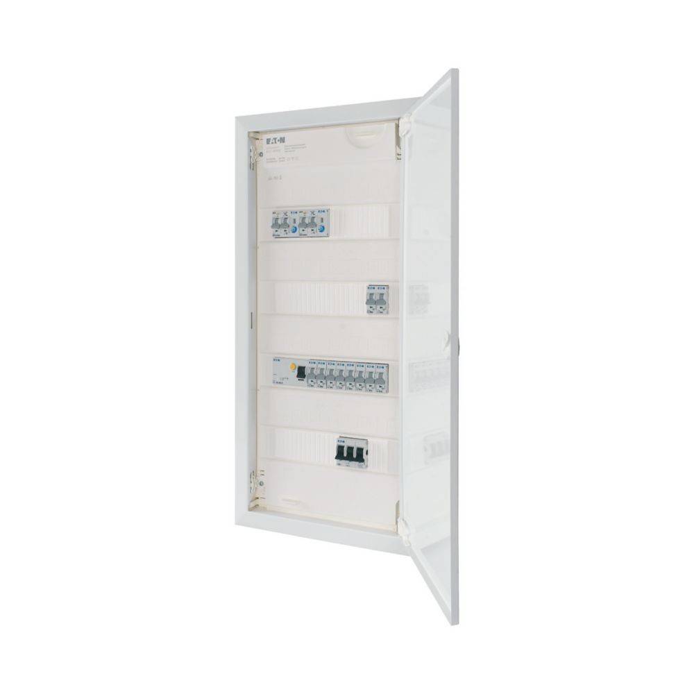 Ein offenes elektrisches Panel mit mehreren Sicherungsautomaten und Schaltern, das eine ordentlich organisierte Anordnung innerhalb eines weißen Gehäuses zeigt.