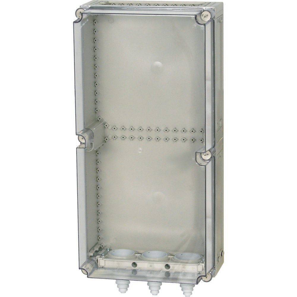 Eine Metall-Elektro-Verteilerdose mit rechteckiger Form, ausgestattet mit einem transparenten Frontdeckel und mehreren Kabeleinführungspunkten am unteren Rand.