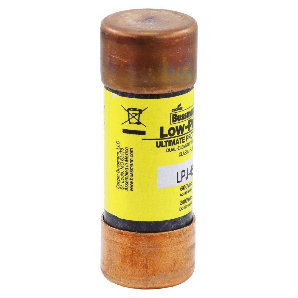 Zylindrische Niedrig-Peak-Sicherung mit einem gelben Etikett, gekennzeichnet mit Typ LPJ-45SP, 600 Volt, 45 Ampere, von Bussmann, aufrecht stehend.