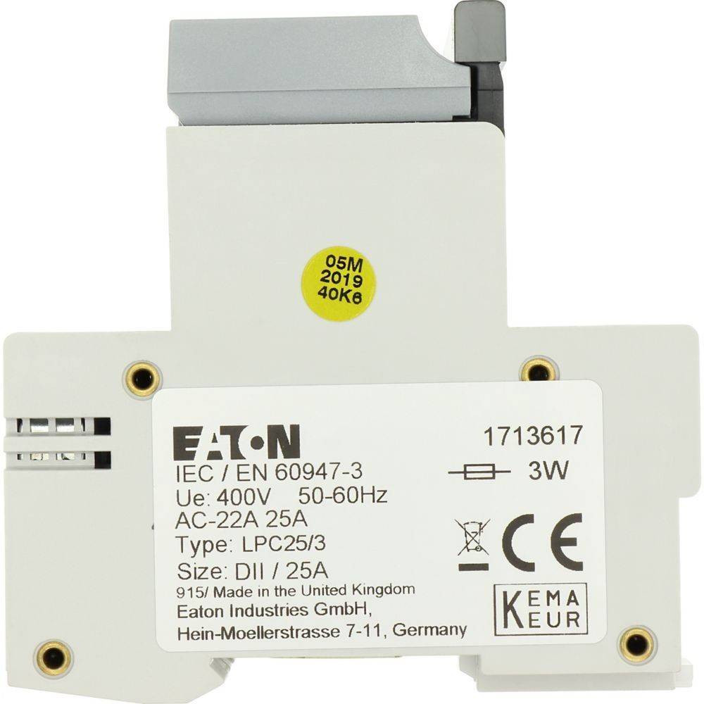 Leistungsschalter mit Bezeichnung 'Eaton 1713617', Spezifikationen: IEC/EN 60947-3, 400V, AC-22A 25A. Hergestellt in Großbritannien von Eaton Industries GmbH.