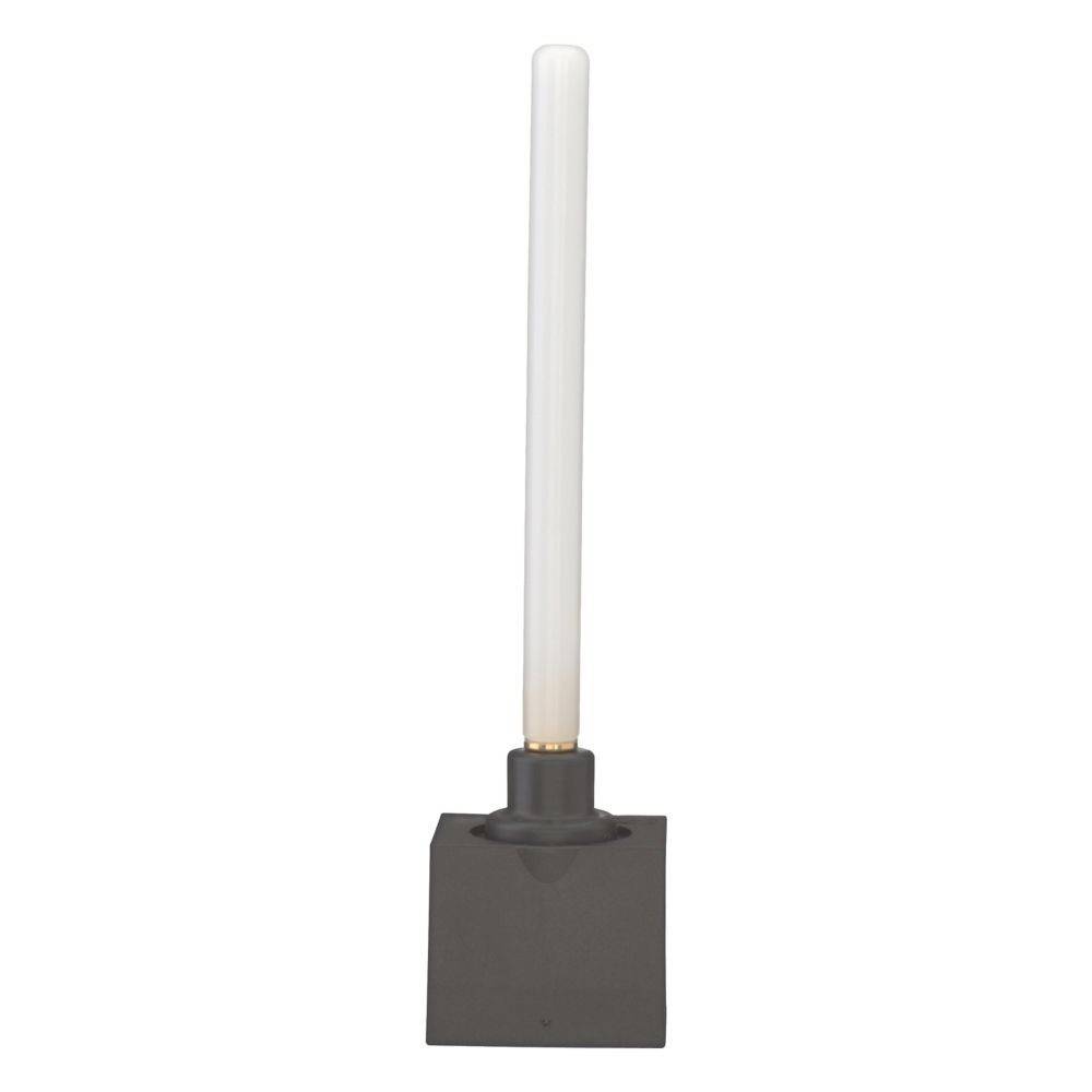 Eine elegante, moderne schwarze Tischlampe mit einem hohen, zylindrischen weißen Lampenschirm auf einer quadratischen schwarzen Basis. Ideal für zeitgenössische Innenräume.