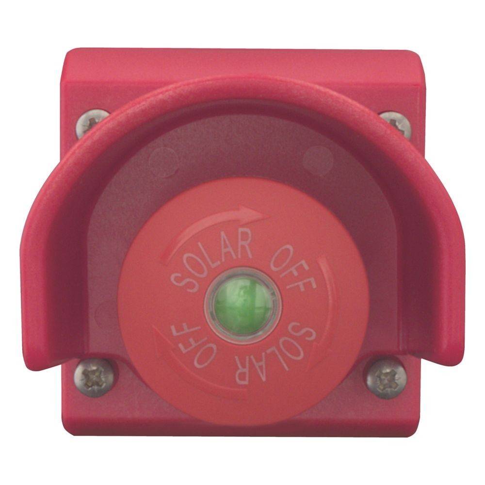 Roter Notaus-Schalter mit der Aufschrift 'SOLAR AUS', umgeben von einer Schutzvorrichtung, der zum schnellen Herunterfahren von Solarausrüstung verwendet wird.