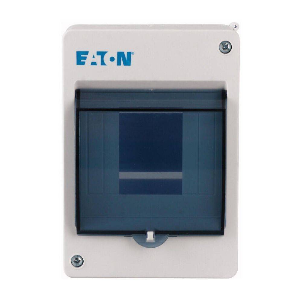 Eine weiße wandmontierte elektrische Schaltanlage mit einer transparenten, dunklen Plastikabdeckung, die links oben mit dem Schriftzug 'EATON' in blauer Farbe gekennzeichnet ist.