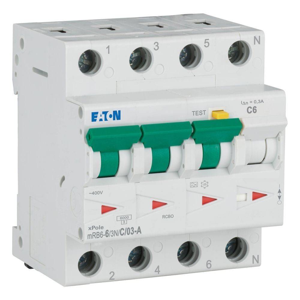 Eaton-Leitungsschutzschalter mit Prüftaste, grünen Schaltern und Beschriftung 'C6', '400V', 'RCBO'. Verwendet für elektrische Sicherheit und Verteilung.