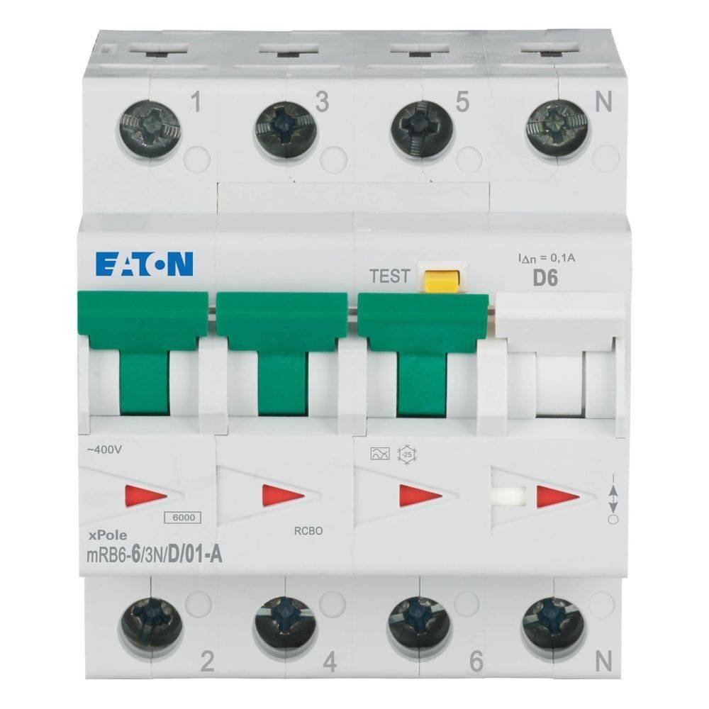 Ein weißer Eaton RCBO-Schalter mit drei grünen Hebeln und einer Testtaste ist mit 'xPole mRB6-3/N/D/01-A' beschriftet.