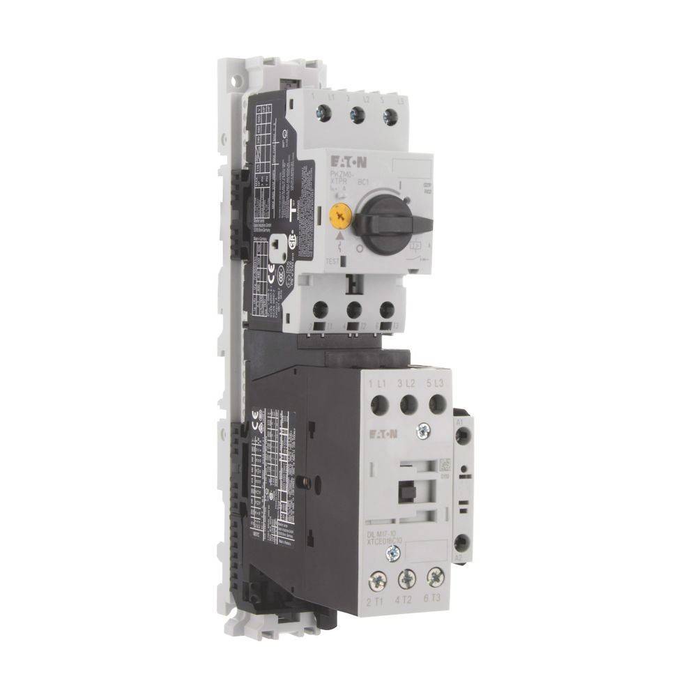 Eine graue und schwarze elektrische Schaltanlagenkomponente mit verschiedenen Schaltern und Drehreglern, die zur Steuerung elektrischer Stromkreise verwendet wird.