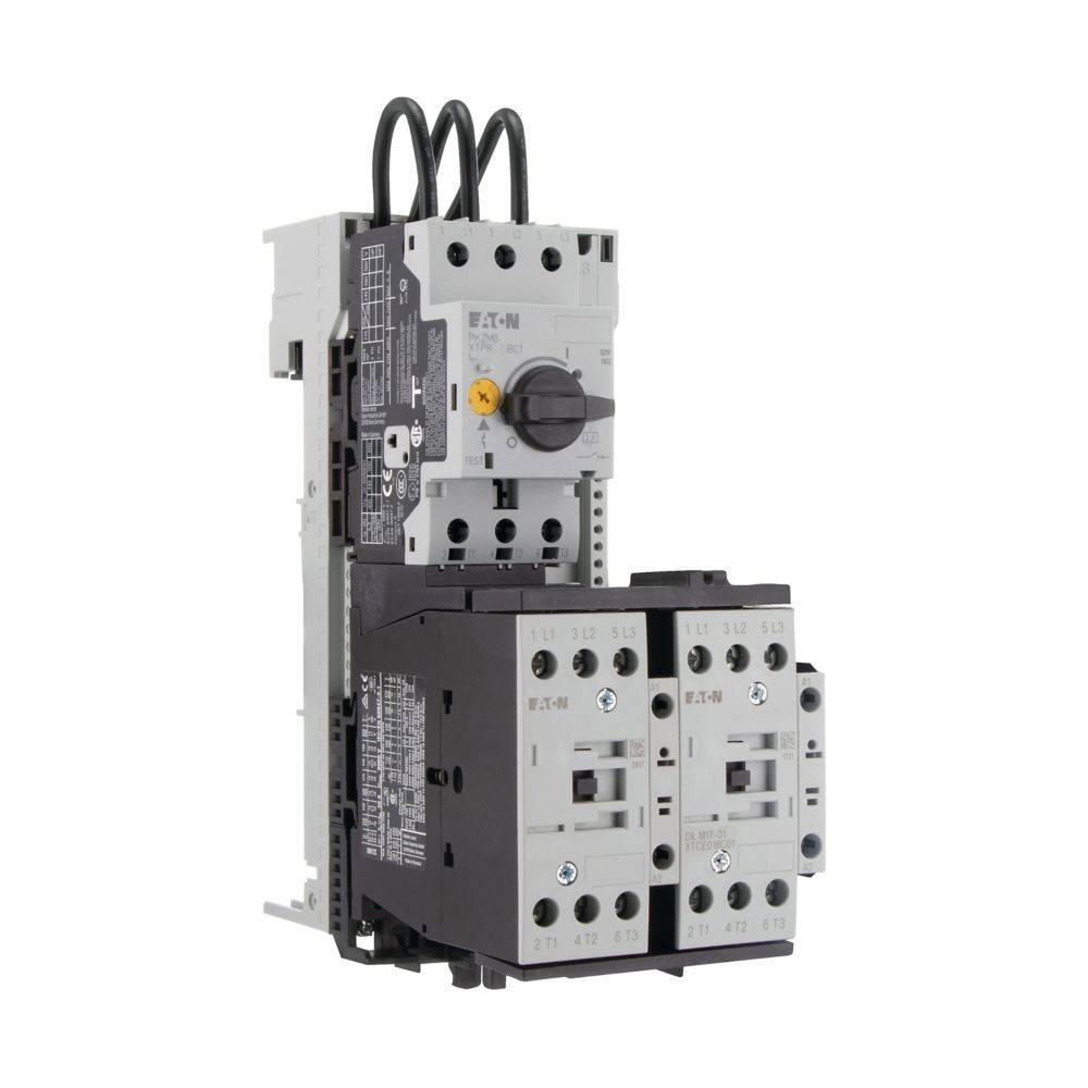 Ein elektrischer Schütz mit mehreren Anschlusspunkten und einem Drehwahlschalter, der zur Steuerung von Stromkreisen in industriellen Umgebungen verwendet wird.