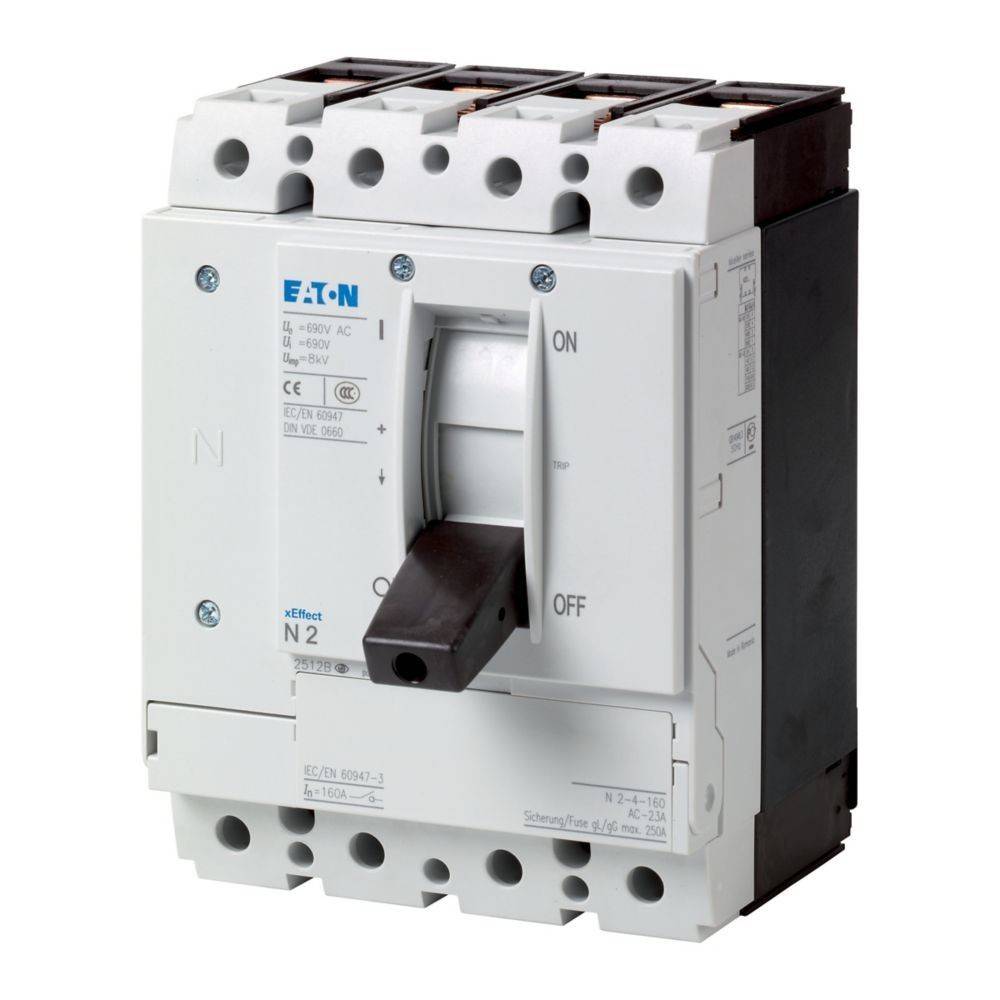 Dreipoliger Leistungsschalter mit Skala, beschriftet mit EIN/AUS; Markenlogo oben sichtbar; verwendet für elektrische Sicherheit und Schaltungssteuerung.