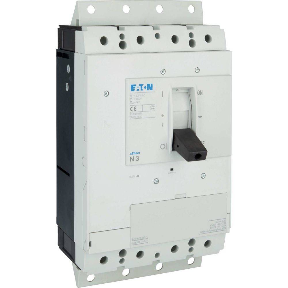 Sicherungsautomat mit 'EIN'- und 'AUS'-Positionen, ausgestattet mit mehreren Anschlussklemmen für elektrische Verteilung und Sicherheitskontrolle.
