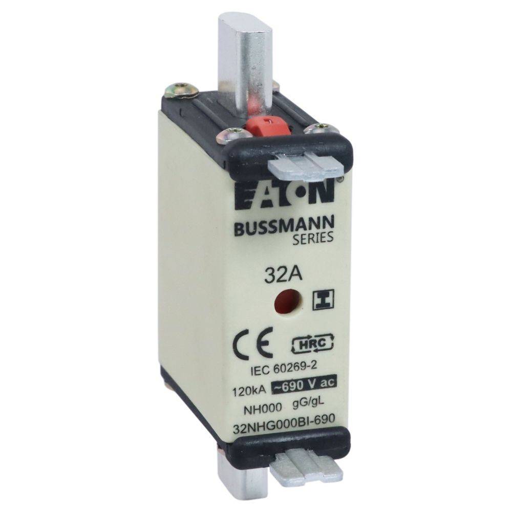 Sicherung der Eaton Bussmann-Reihe mit 32A nach IEC 60269-2-Spezifikationen, ausgelegt für 120kA bei 690VAC, in NH000-Größe, in vertikaler Position dargestellt.