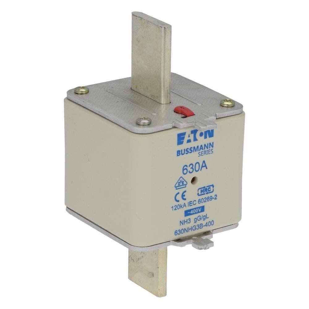 Eine quadratische elektrische Sicherung mit Metallverbindern, gekennzeichnet als 'Eaton Bussmann Series', mit einer Nennstromstärke von 630A, einer Kurzschlussunterbrechungsleistung von 120kA, für 400V.