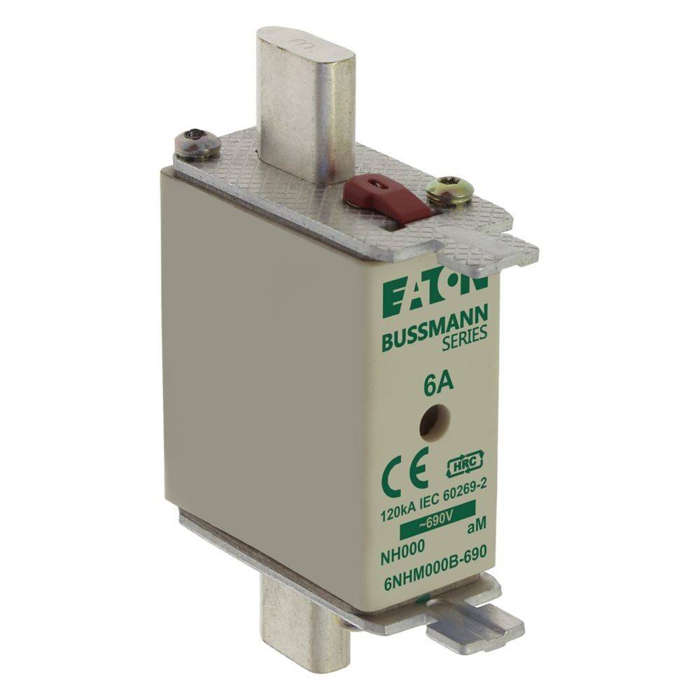 Ein Eaton Bussmann NH-Sicherungseinsatz mit 6A Nennstrom und gekennzeichneten Spezifikationen, entwickelt für elektrische Sicherheit in Stromkreisen bis zu 690V.