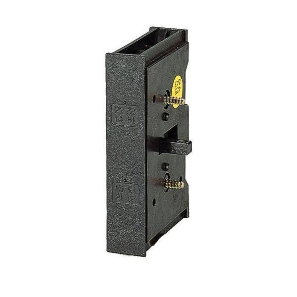 Ein schwarzes elektronisches Bauteil mit mehreren Anschlüssen und einem gelben Aufkleber. Verwendet für Systemintegration in der Elektronik.