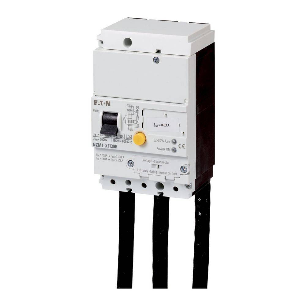 Ein weißer Leistungsschalter, Modell NZM1-XT30R, mit einem gelben Schalter und schwarzen Drähten, die unten angeschlossen sind, verwendet zur Steuerung des elektrischen Stroms.