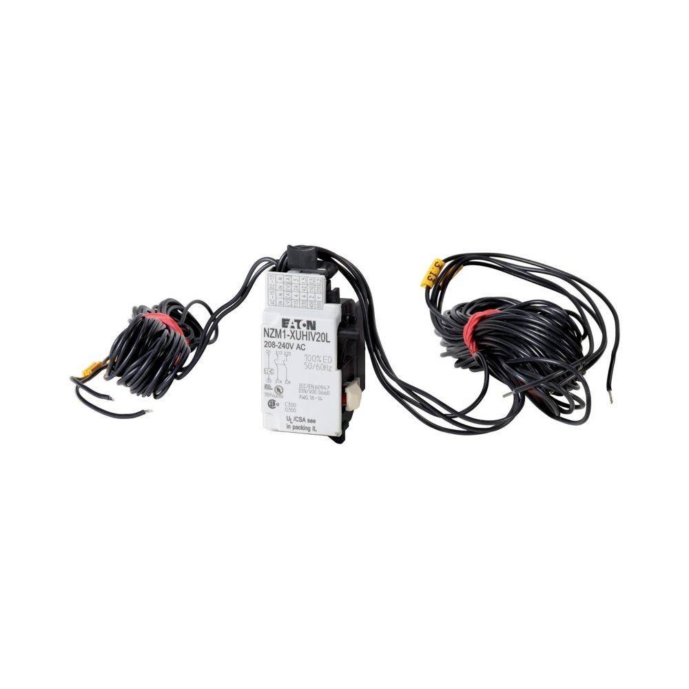 Eine elektrische Komponente mit mehreren schwarzen Kabeln angeschlossen, beschriftet mit 'E-T/M NZM1-XUHIV20L 250-500V AC/DC'.