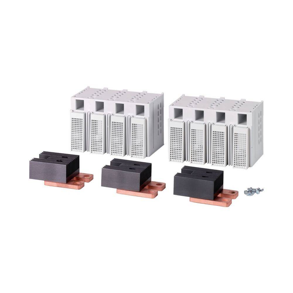 Bild von modularen elektrischen Komponenten und Kühlkörpern mit Befestigungszubehör. Geeignet für industrielle oder elektronische Montagearbeiten.