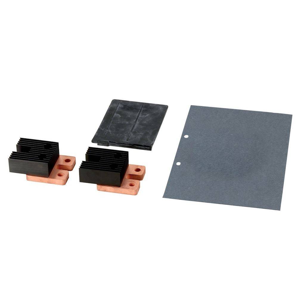 Raspberry Pi Kühlkörper-Set mit drei Kühlkörpern und einem Wärmepad, verwendet zur Kühlung des Raspberry Pi-Prozessors und anderer Komponenten.