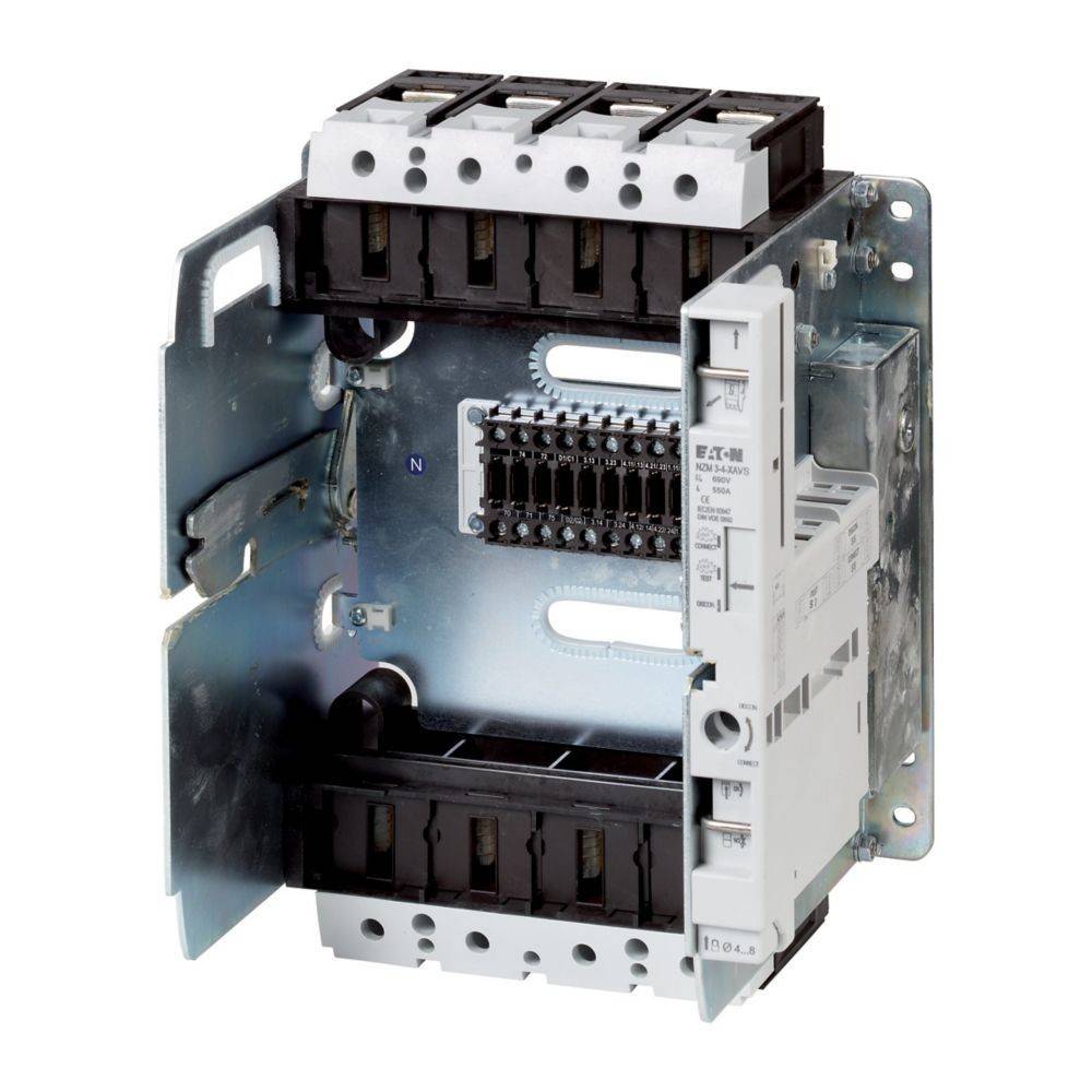 Ein elektrischer Schütz mit Metallgehäuse und mehreren Anschlusspunkten, der zur Steuerung von Hochleistungskreisen verwendet wird, aus einem Winkel betrachtet.