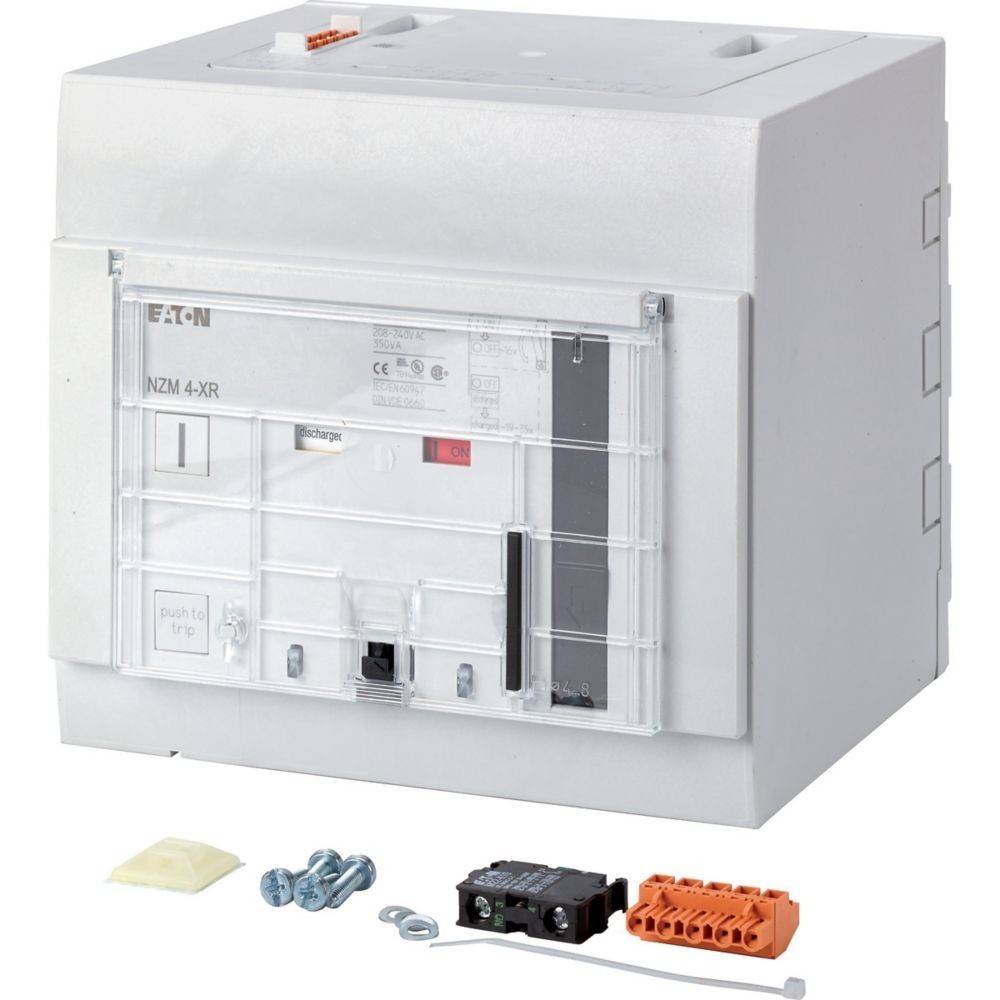 Quadratischer elektrischer Leitungsschutzschalter mit einer transparenten Frontplatte, auf der die Bezeichnung 'NZM 4-XR' zu sehen ist und der Funktionen wie einen Druckhebel aufweist.