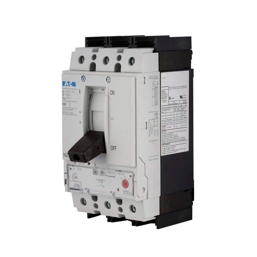 Ein weißer elektrischer Schalter mit einem schwarzen Kippschalter, beschriftet mit 