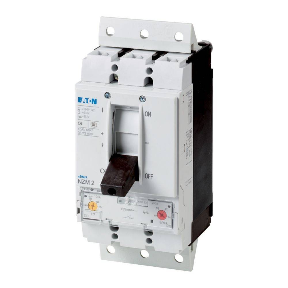 Eaton NZM 2 Leistungsschalter mit Schalter, mit ON/OFF-Beschriftung, an einer Tafel montiert. Verwendet für elektrische Sicherheit und Steuerung.
