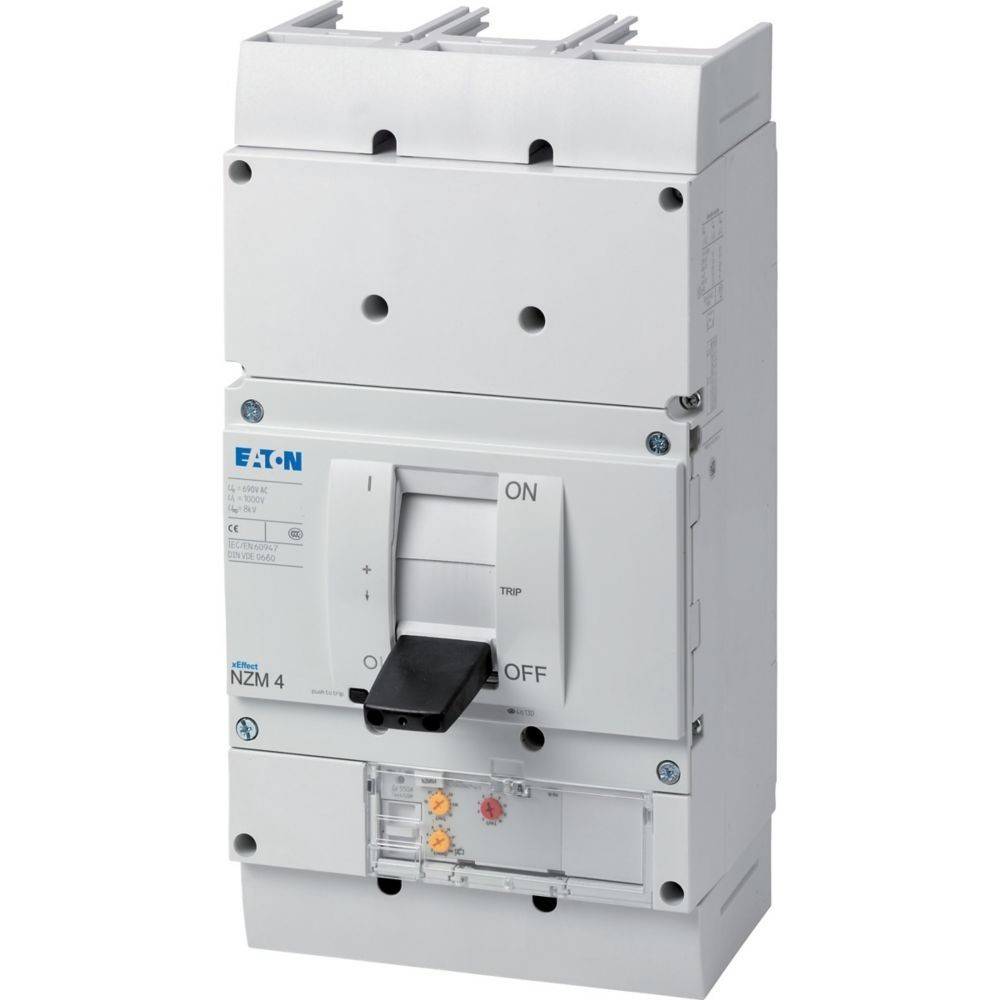 Ein Leistungsschalter mit einem 'EIN'- und 'AUS'-Schalter, beschriftet mit 'Eaton NZM4', der dazu dient, den Stromfluss in Leitungen zu unterbrechen.