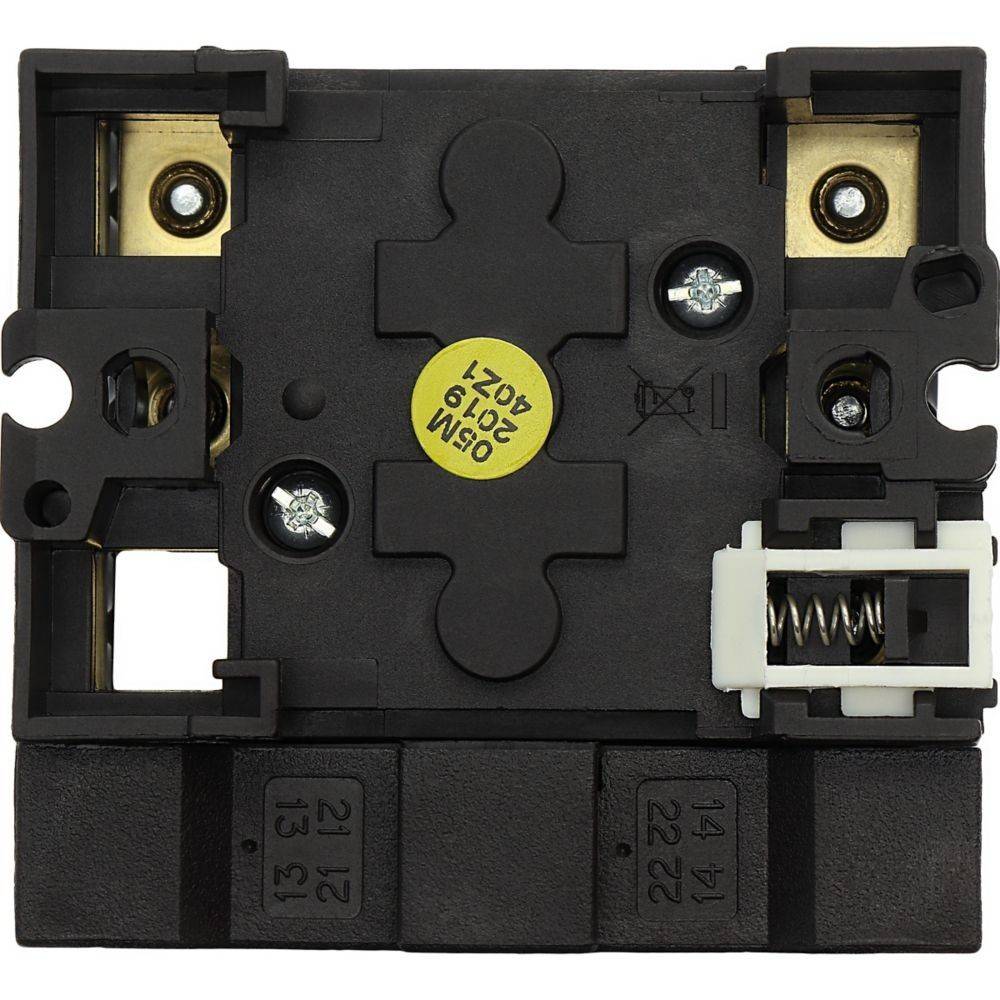 Elektrische Steckdose, Rückansicht mit Anschlussklemmen und Verbindern für die Installation, mit einem gelben Prüfaufkleber in der Mitte.